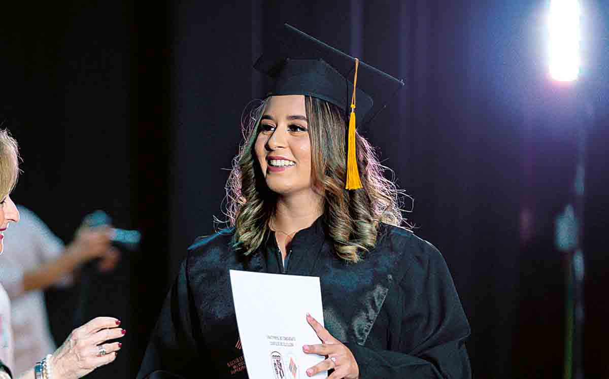 Los alumnos de la cuadragésima octava generación de la preparatoria IEST Anáhuac, celebraron su graduación