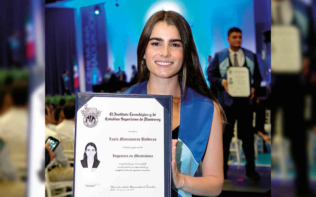 LUCÍA MANZANAREZ