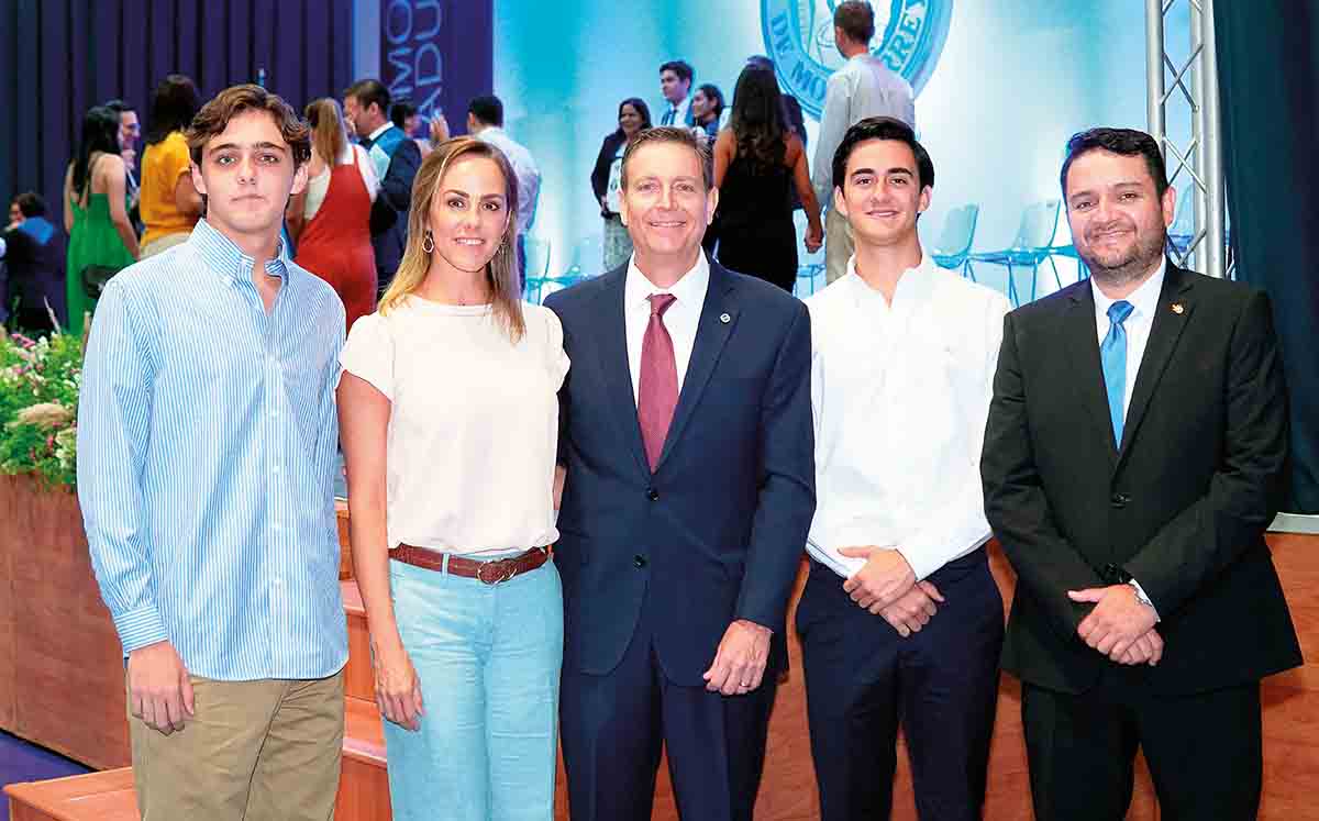 JULIÁN MADARIA, ANYA ELIZONDO, GONZALO MADARIA, GONZALO MADARIA Y ÓSCAR FLORES