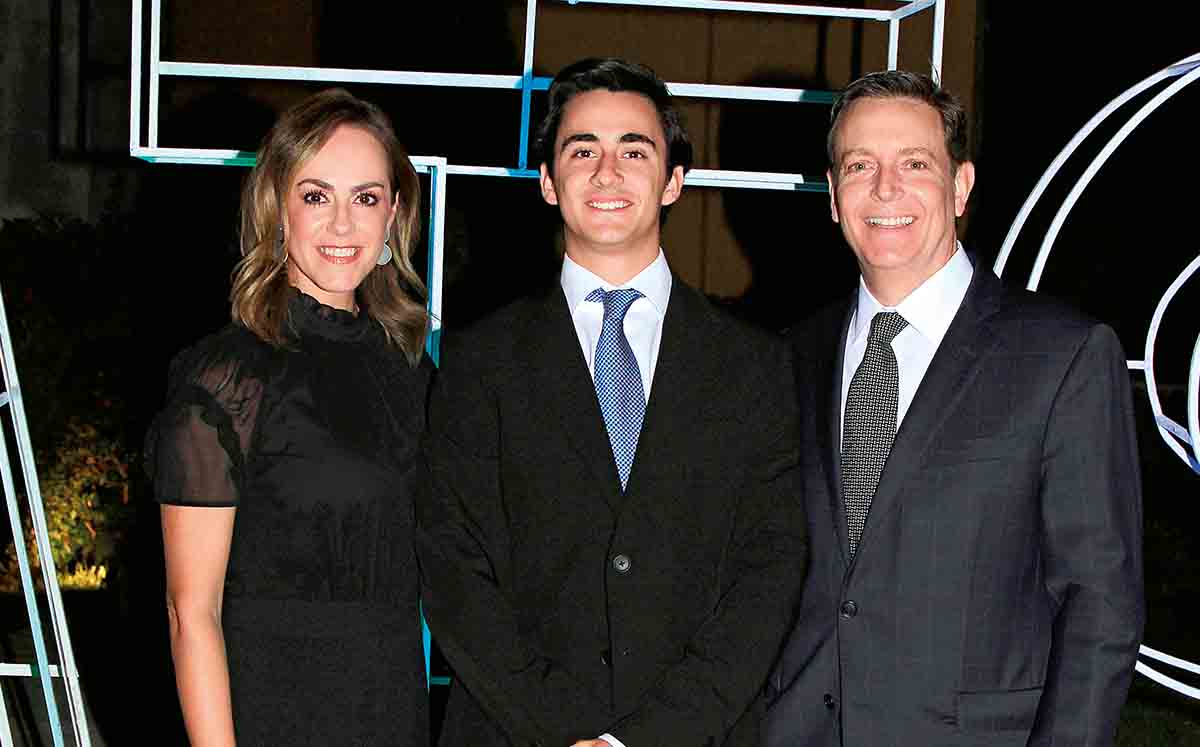 ANYA ELIZONDO, GONZALO MADARIA Y GONZALO MADARIA