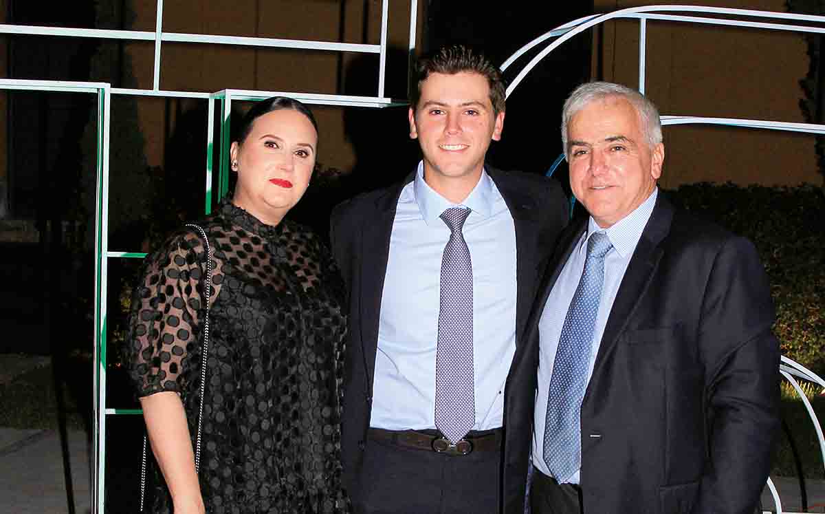 LAURA DE KURI, RODRIGO KURI Y PEPE KURI