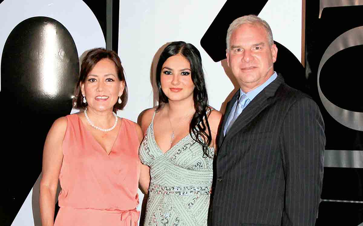 FLOR ELENA MOCTEZUMA, ELENA MARÍA VELEZ Y JOSÉ VELEZ