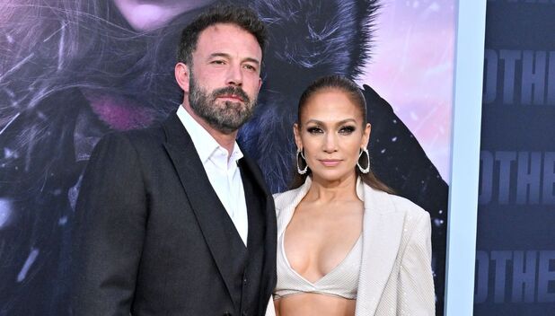 JLo luce minivestido blanco en primer aniversario con Ben Affleck (Foto: Instagram)