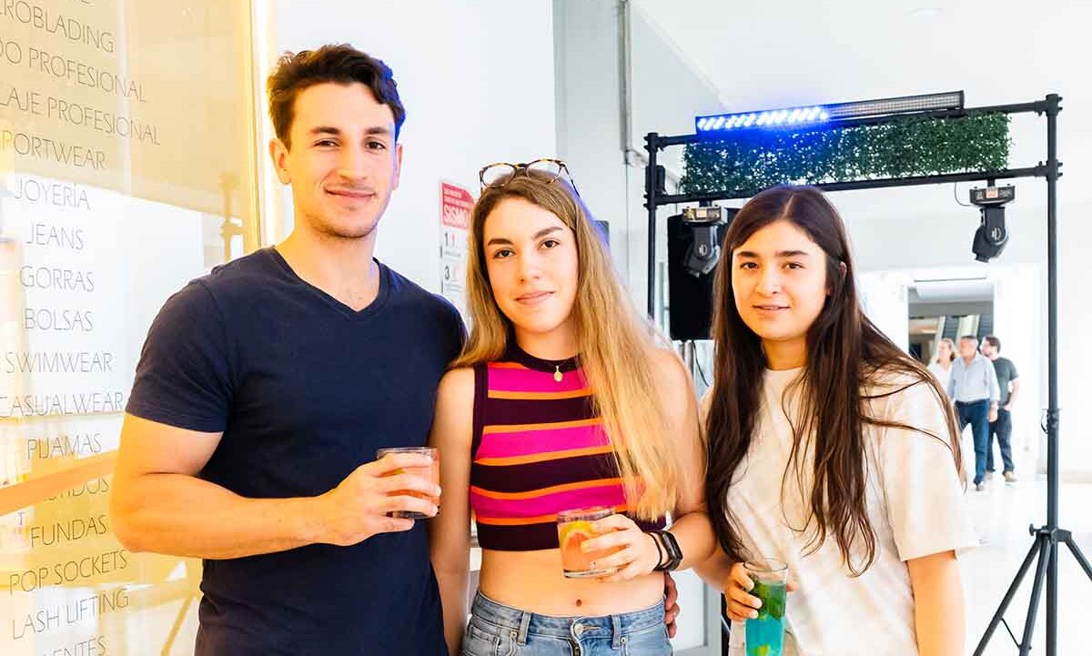 Mauricio Mancilla, Claudia Corzo y Alejandra Corte