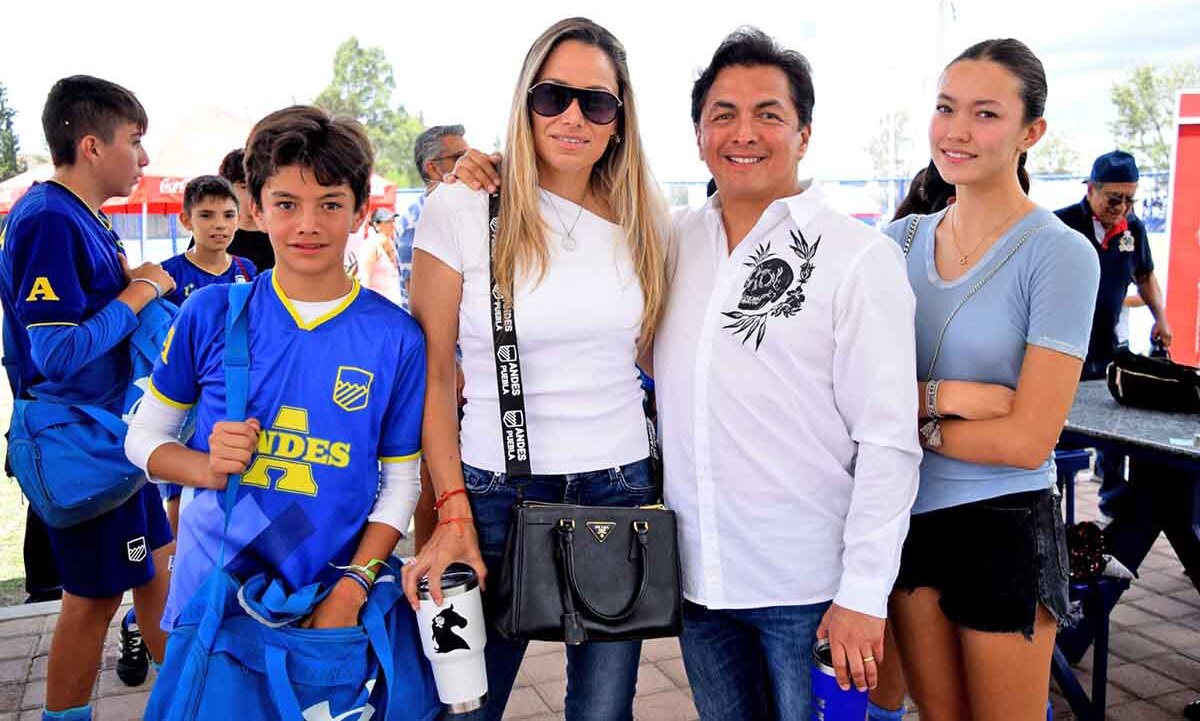 Alex Cruz Jr., Cristina López, Alejandro Cruz y Mari Cris Cruz