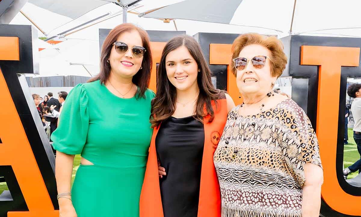 Iovanna Guereña de García, Romina García y Yolanda de Guereña