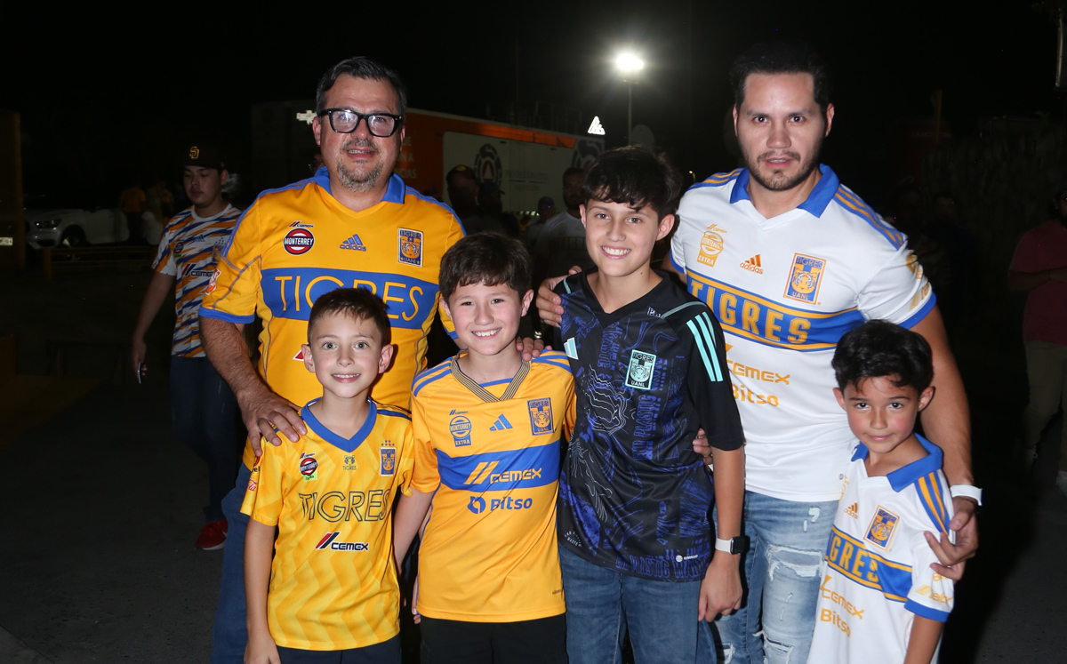 Erik Silva, Erik Silva, Ángel Carrillo, Alex Carrillo, Ángel Carrillo y Andrés Carrillo / Foto: Roberto Alvarado