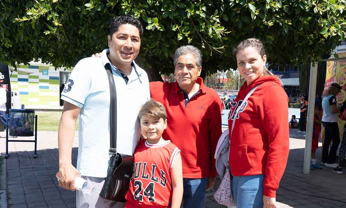 Israel Olvera, Jared Olvera, Guadalupe Olvera y Frida Sepúlveda