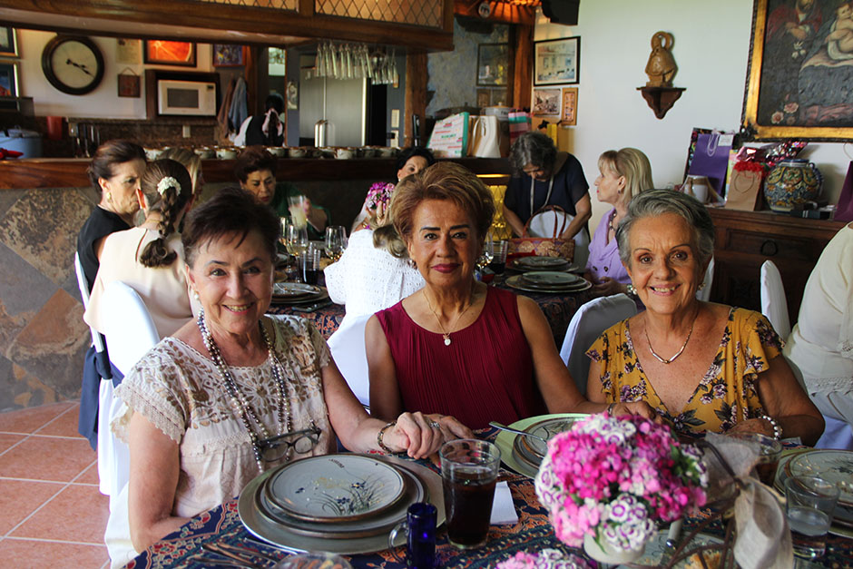 Guadalupe Riebeling, Alicia Sánchez Rendón y Cata Hecht.