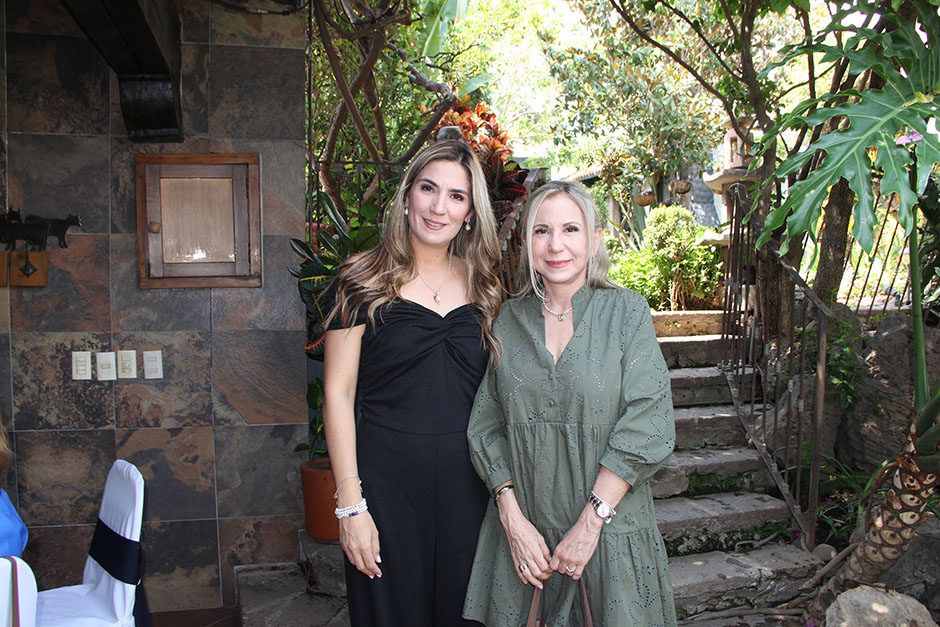 Marcela Ramírez y Lolis Ramírez.