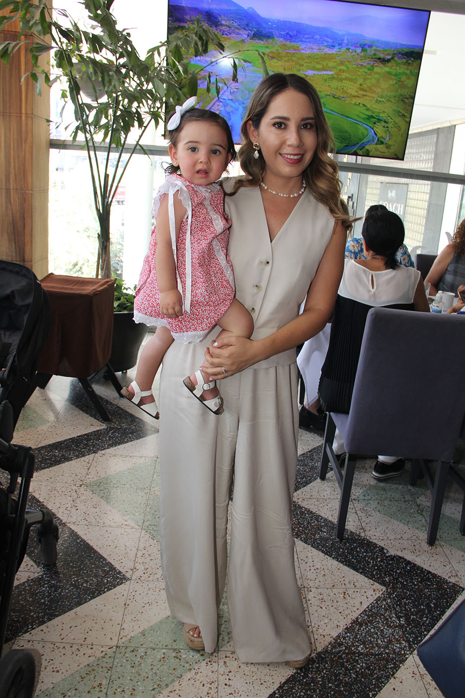 María Esparragoza y Claudia Romo.