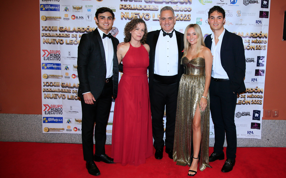 Mauricio Canales, Hannia Menzel, Mario Canales, Tania Canales y Mario Canales / Foto: Omar Valdez