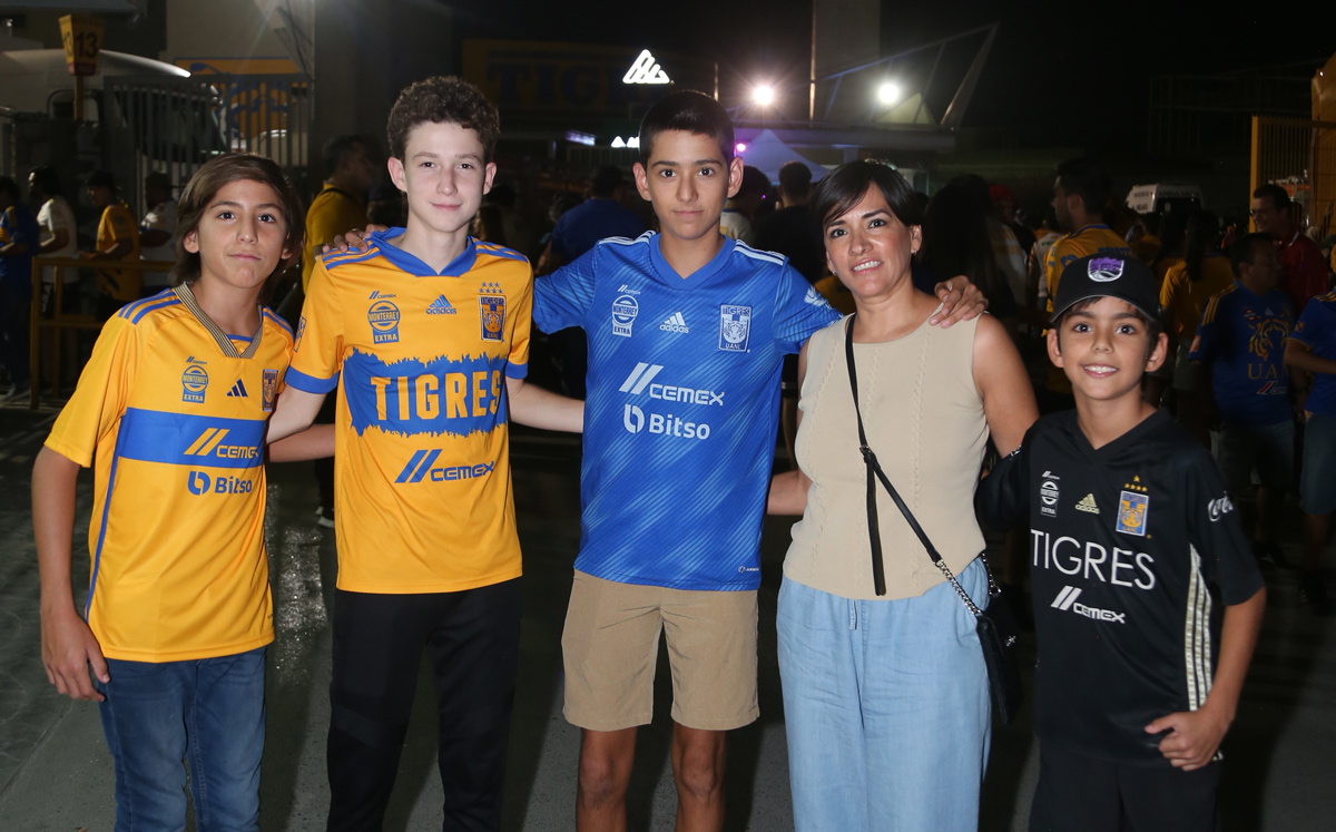 Pablo García, Eugenio Chapa, Adrián García, Mary Rodríguez y Gabo García / Foto: Roberto Alvarado