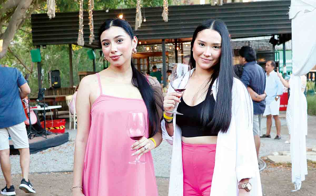 FATIMA GONZÁLEZ Y GRECIA HERNÁNDEZ