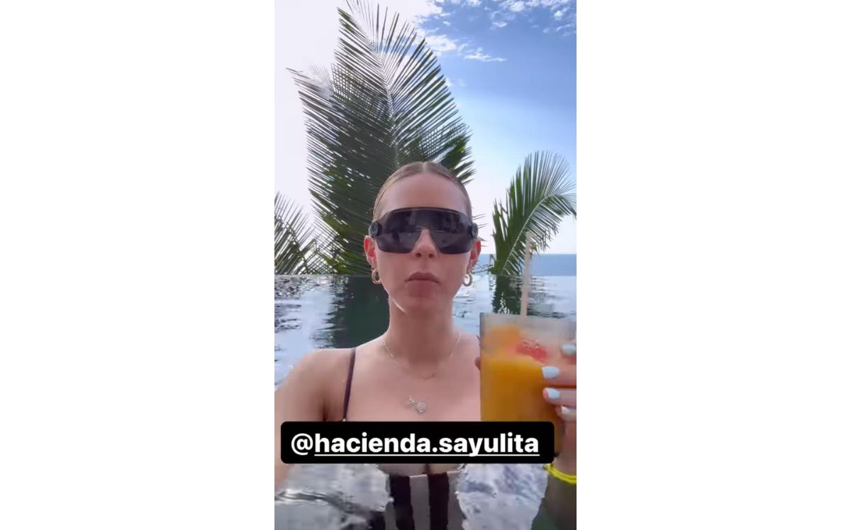 Mariana Rodríguez reinventa el traje de baño de Barbie como experta (Instastories)