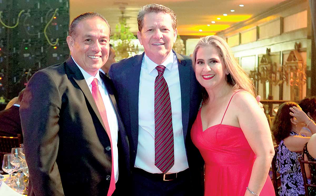 JESÚS GASCA, PADRE GERARDO VALENZUELA Y ESMERALDA ALGUIAR