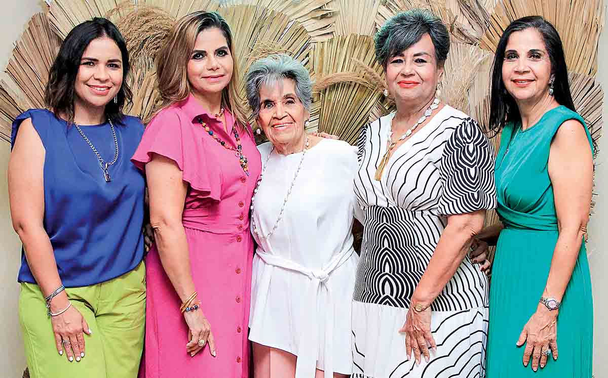 MARLENE GRACIA, MYRNA GARCIA, ROSA FLORES, ROSA LUISA GARCÍA Y PATY GARCÍA