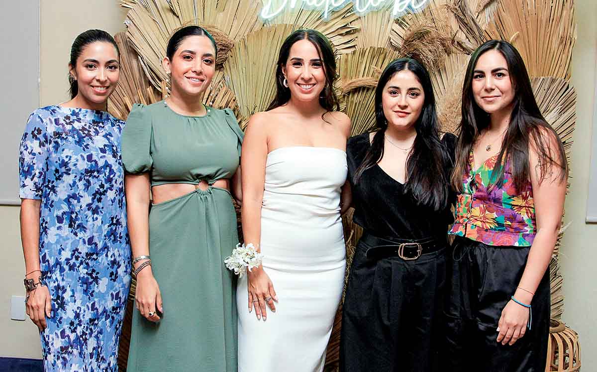 CAMILA JUAREZ, NICOLE MANZUR, ARUSHKA ESCALANTE, MARU SOSA Y ALEJANDRA CASANOVA