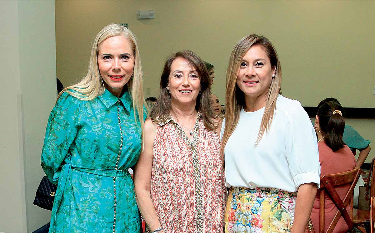 TERE DE ZAMBRANO, ELENA URBINA Y DELIA ENRÍQUEZ