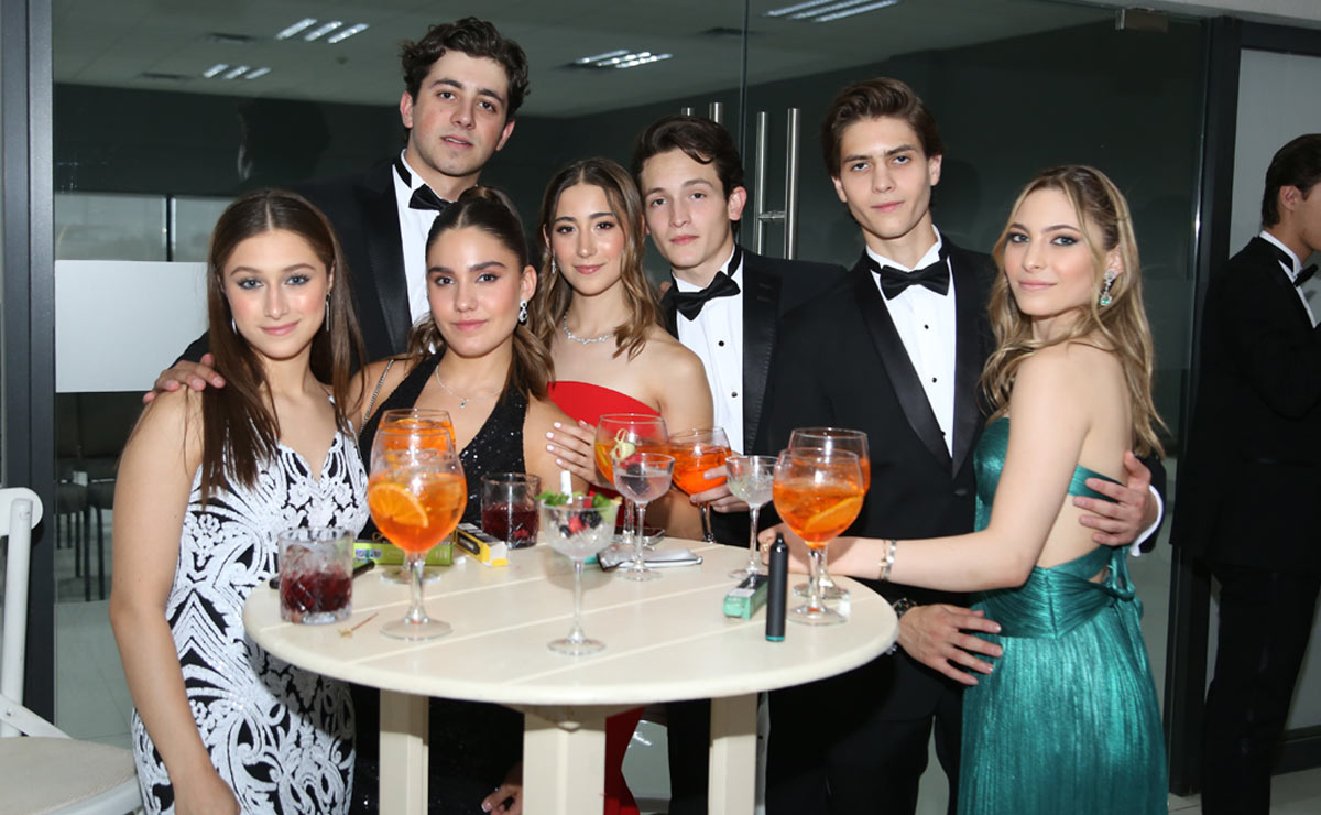 Mariel, Fernanda, Fernando, Ángela, Diego, Andrés y Carlota