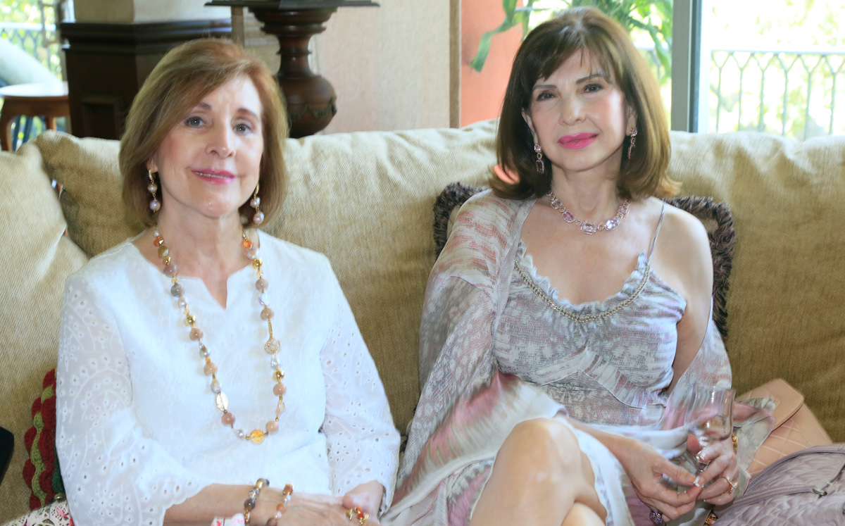 María del Rosario Elizondo de Lankenau y María Esthela Elizondo de Santos / Foto: Omar Valdez
