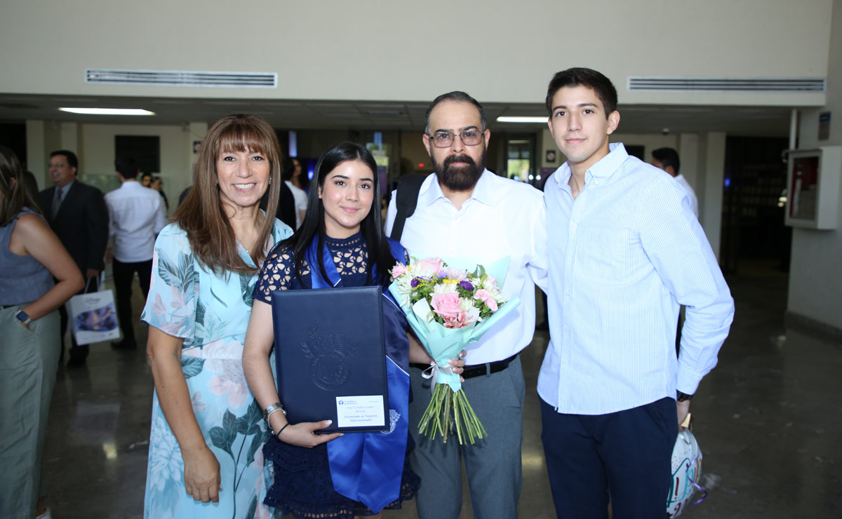 Cecilia, Ana Cris, Gilberto y Gilberto