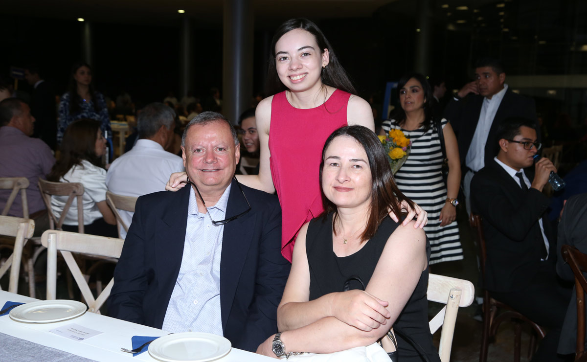 Mauricio, Andrea y Sandra