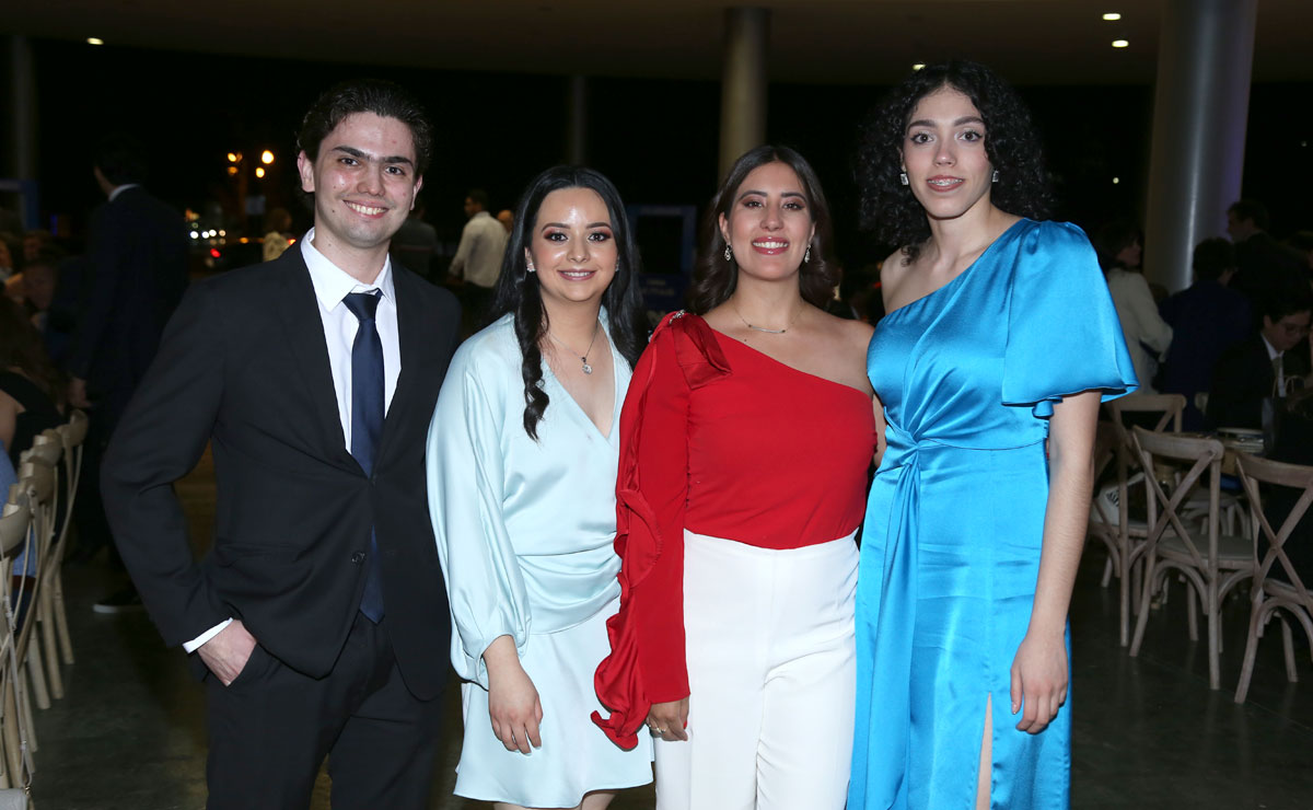 Santiago, Andrea, Estefani y Eva