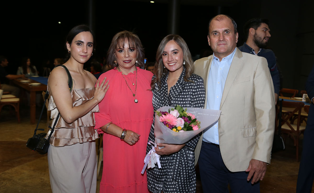 Valeria, Lupita, Andrea y Darío