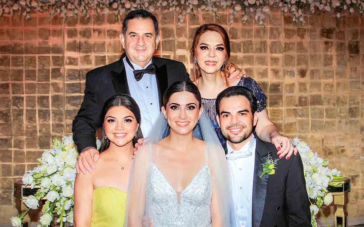FRANCISCO LAVÍN, LORENA MORAN, LORENA LAVÍN, MARTHA MARÍA MADERO Y PACO LAVÍN