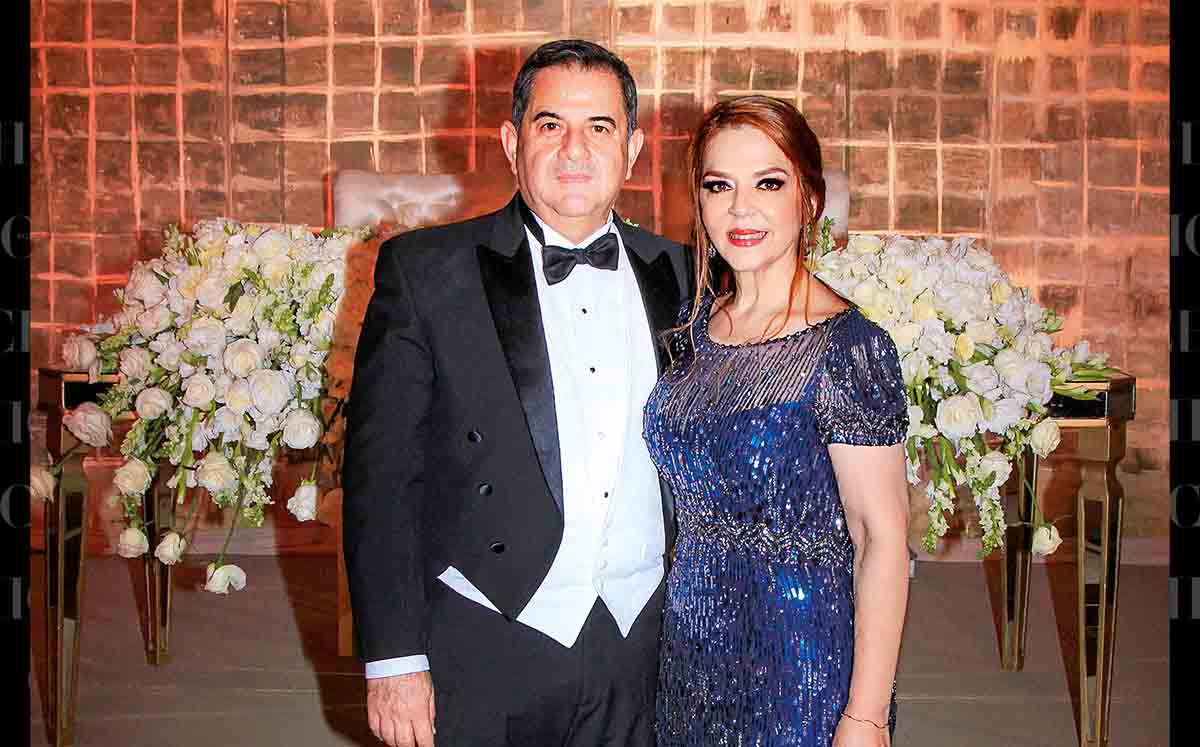 PAPÁS DEL NOVIO. FRANCISCO LAVÍN Y LORENA MORAN