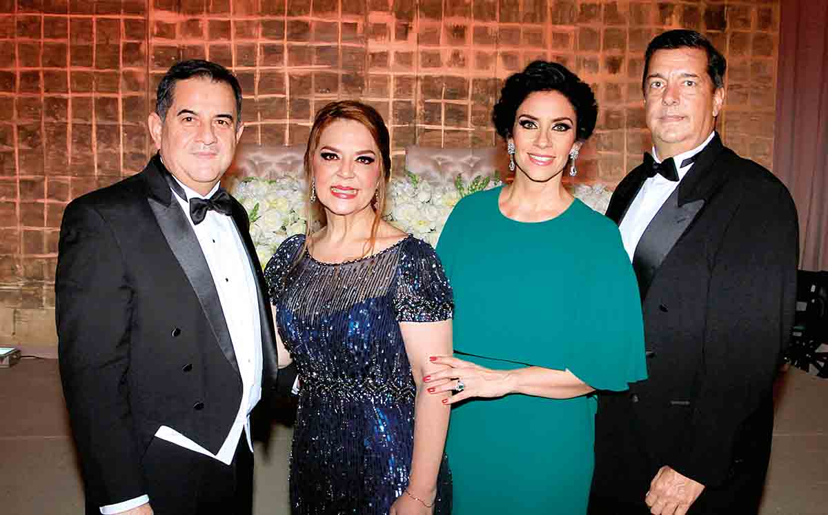 FRANCISCO LAVÍN, LORENA MORAN, DANIELA CHEMAS Y SANTIAGO OBERA
