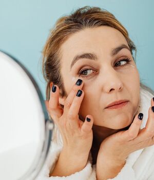 Tips para cuidar la piel que rodea los los ojos: pexels