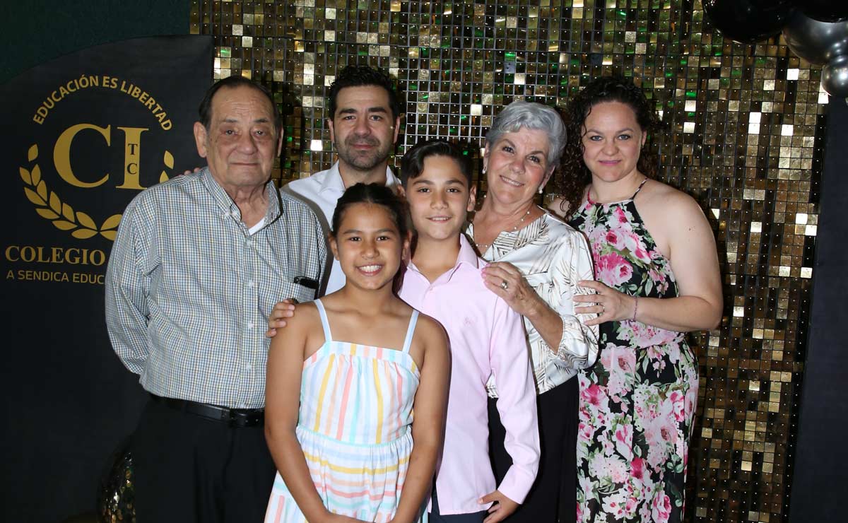 Mario, Mario, Isabel, Bertha, Aurora y Emiliano