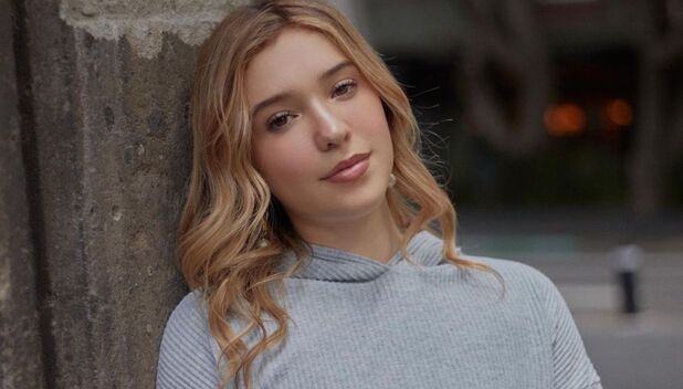 Mía Rubín impacta con su reinvención de la minifalda plisada (Foto: Instagram