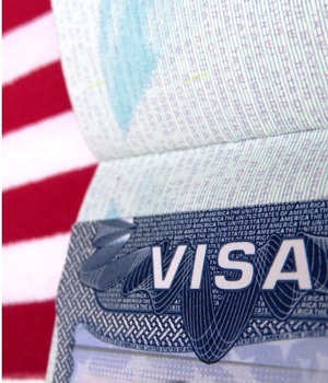 Visa americana: ¿Pueden negártela si tienes deudas? (Foto: Getty)