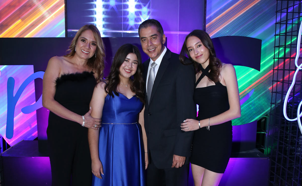 Alejandra, Elsie, Víctor y Anahí