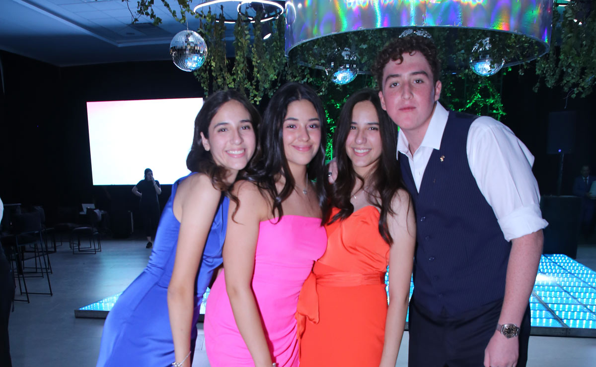 Bárbara, Constanza, Ximena y Gabriel