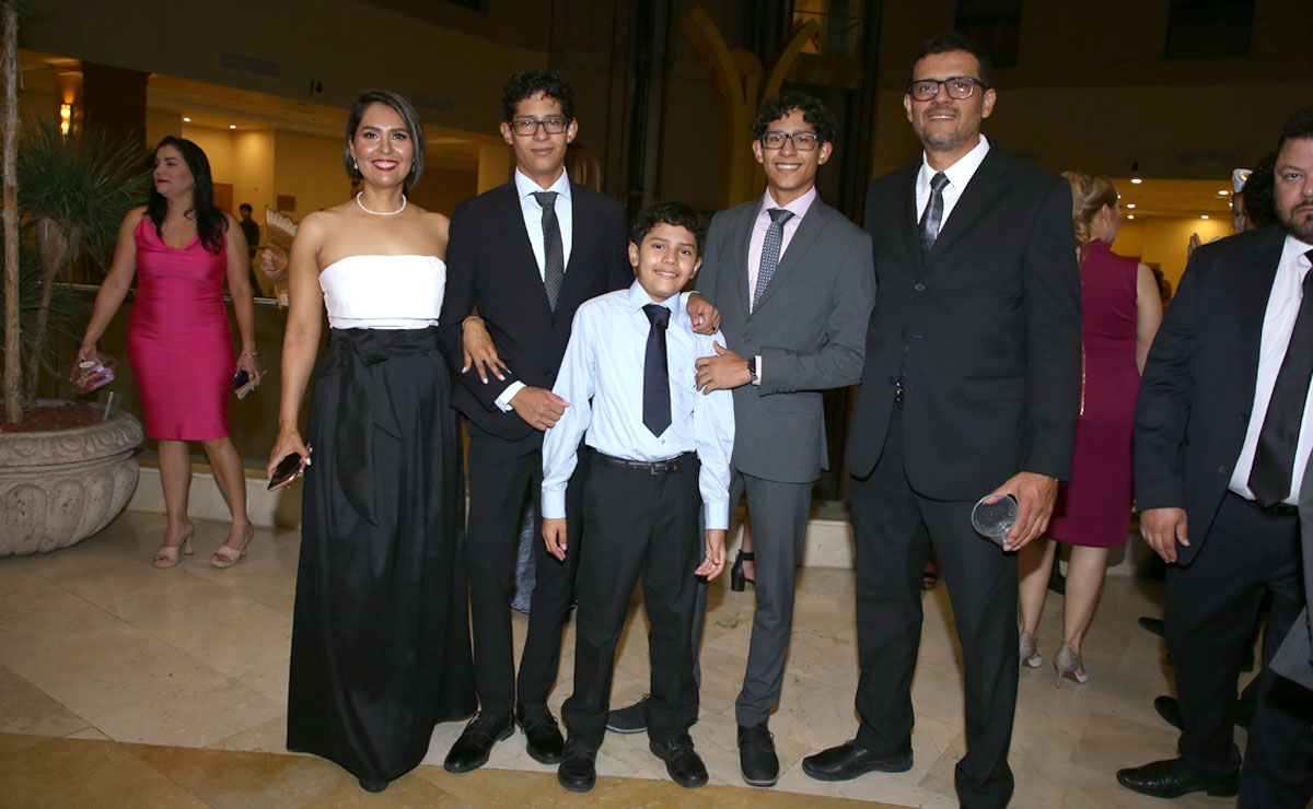 Erika, Samuel, Mateo, Jacob y Abraham