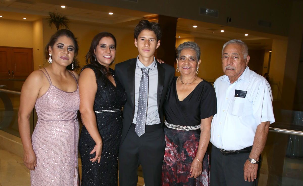 Raquel, Xóchitl, Luis Manuel, Raquel y Juan Manuel
