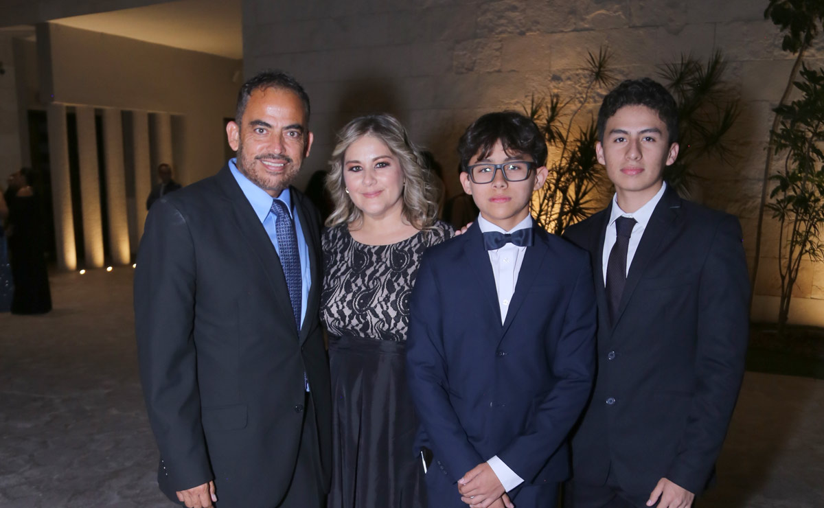 Roberto, Sara, Sebastián y Robi