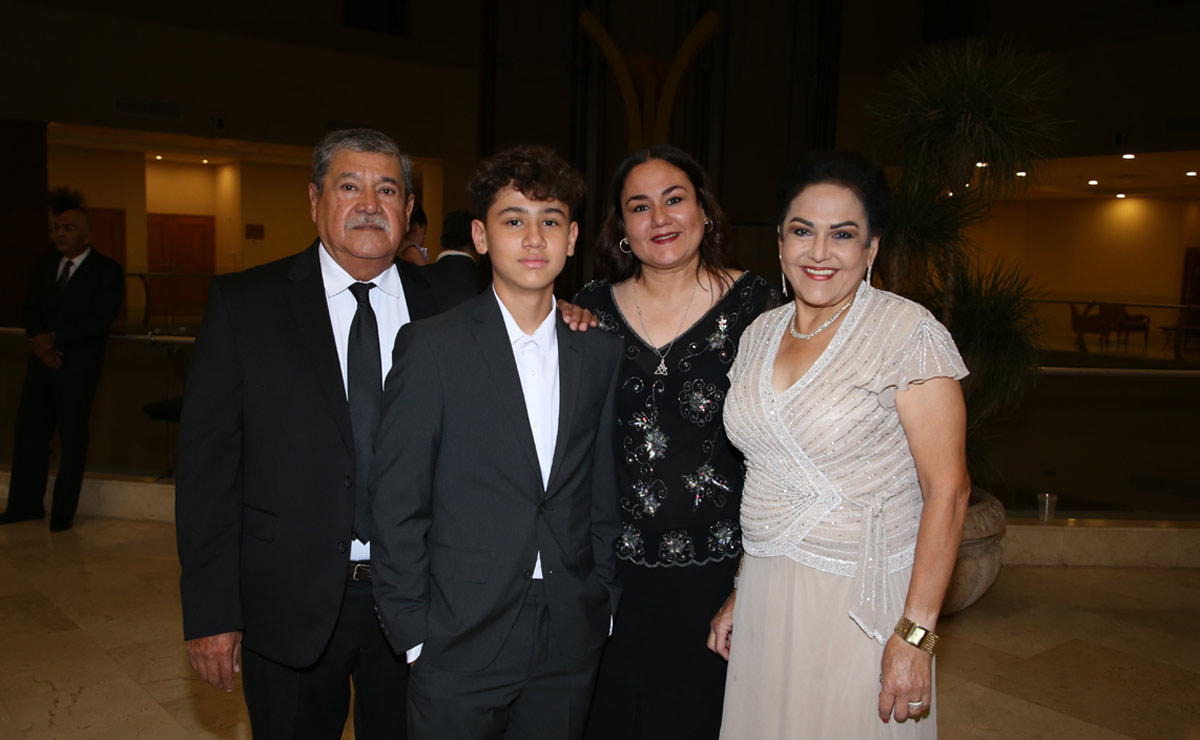 Salvador, Jaime y Corina
