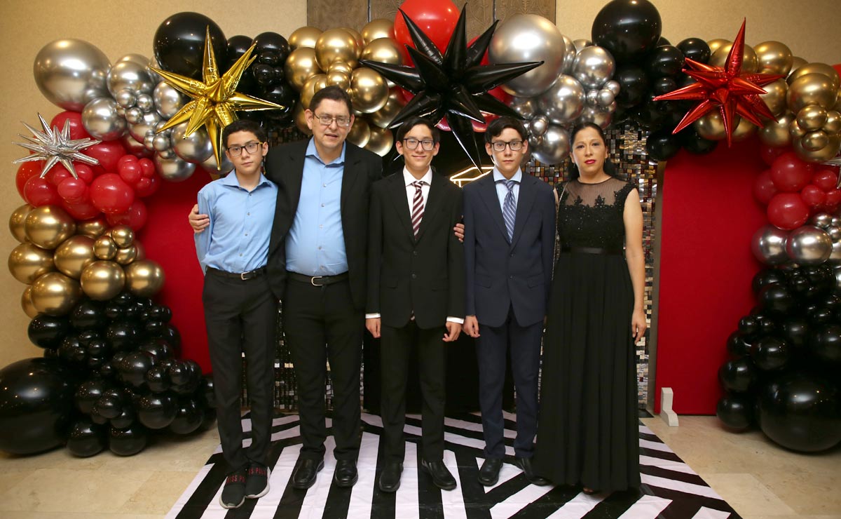 Santiago, Eduardo, Eduardo, Christian y Haydée