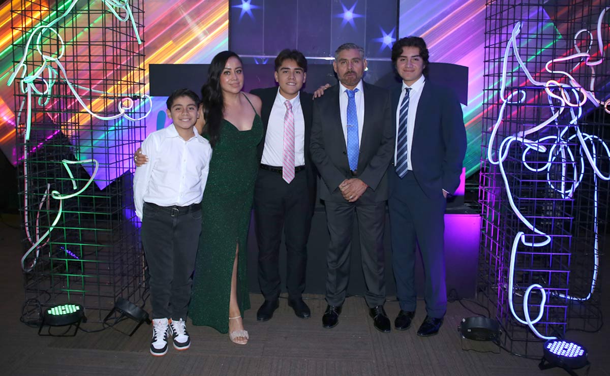 Santiago, Karina, Andrés, Carlos y Carlos Emiliano