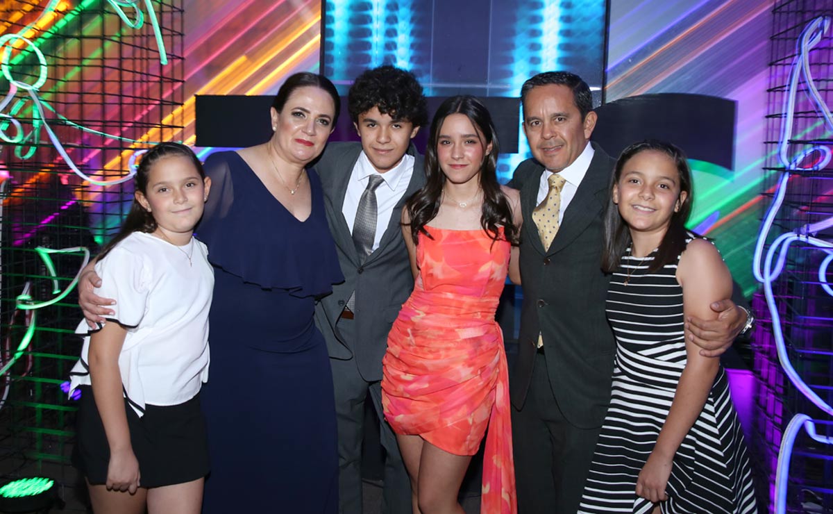 Valeria, Mónica, Kike, Camila, Enrique y Daniela