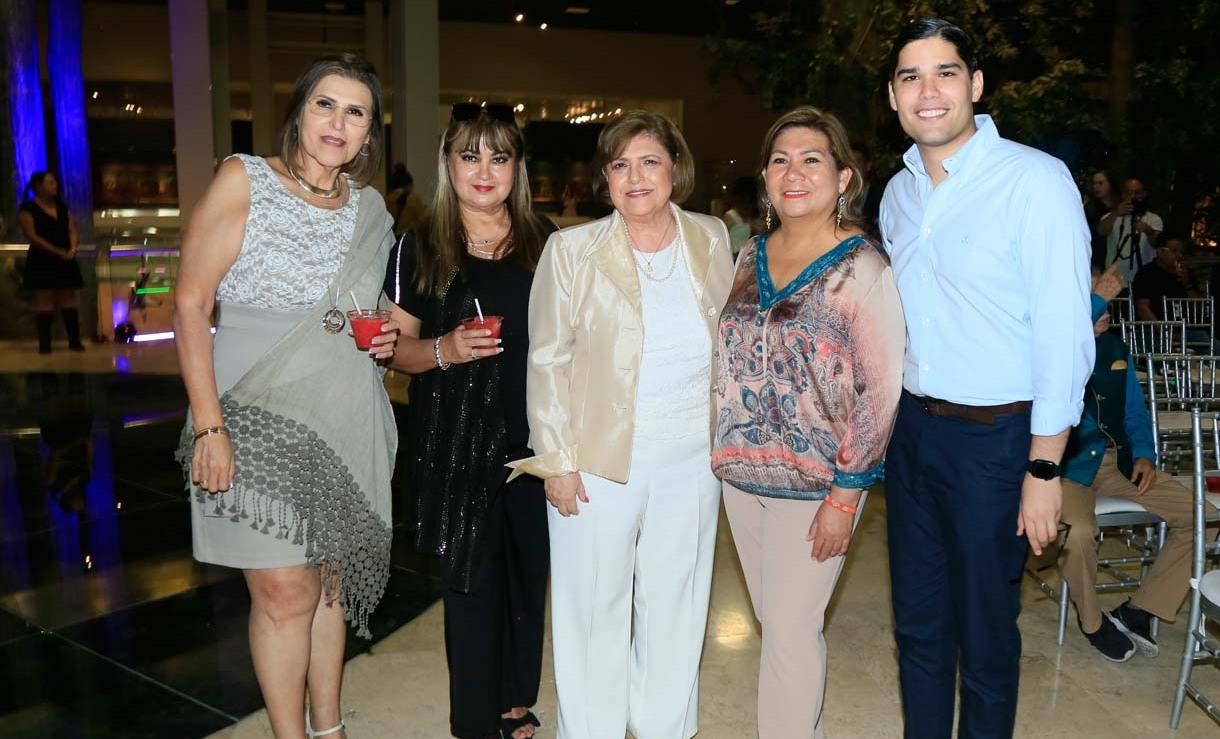 Myrna García, Araceli W. Ching, Cristina González Parás, Laura Paula López y Fabrizio González