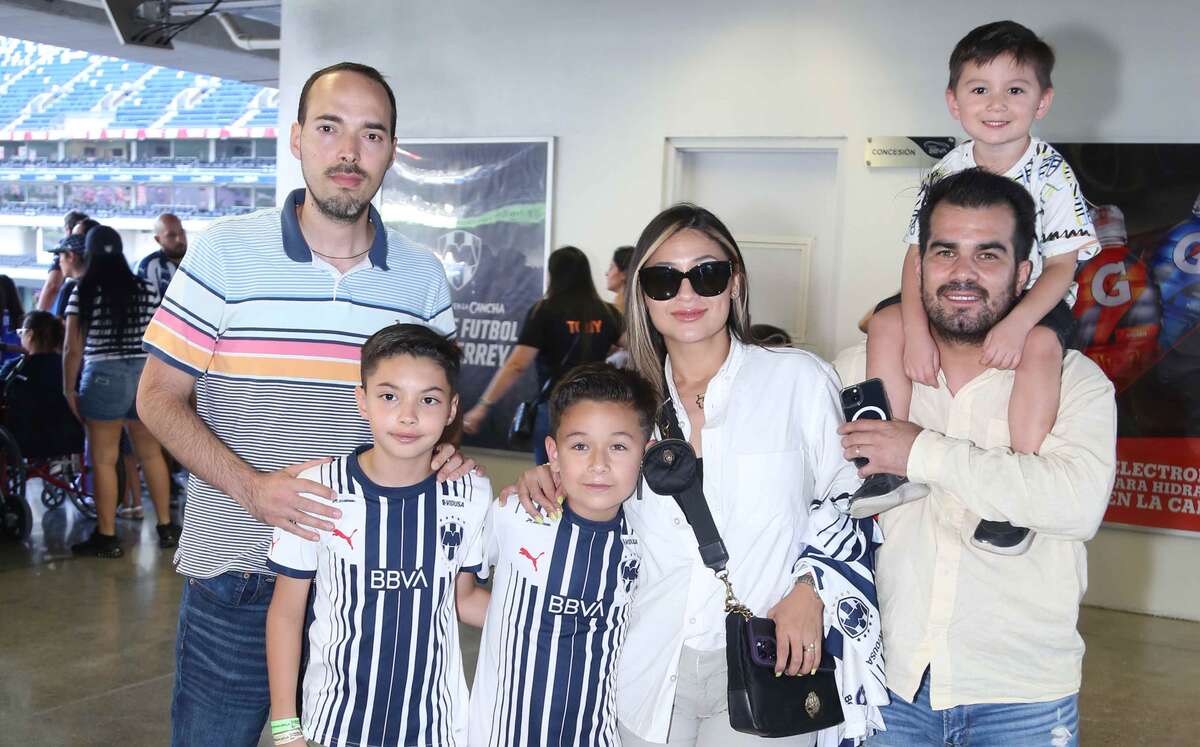 Adrián Rivas, Margarita Pereda, Ramses González, Andrés Rivas, Alexandre González e ián González