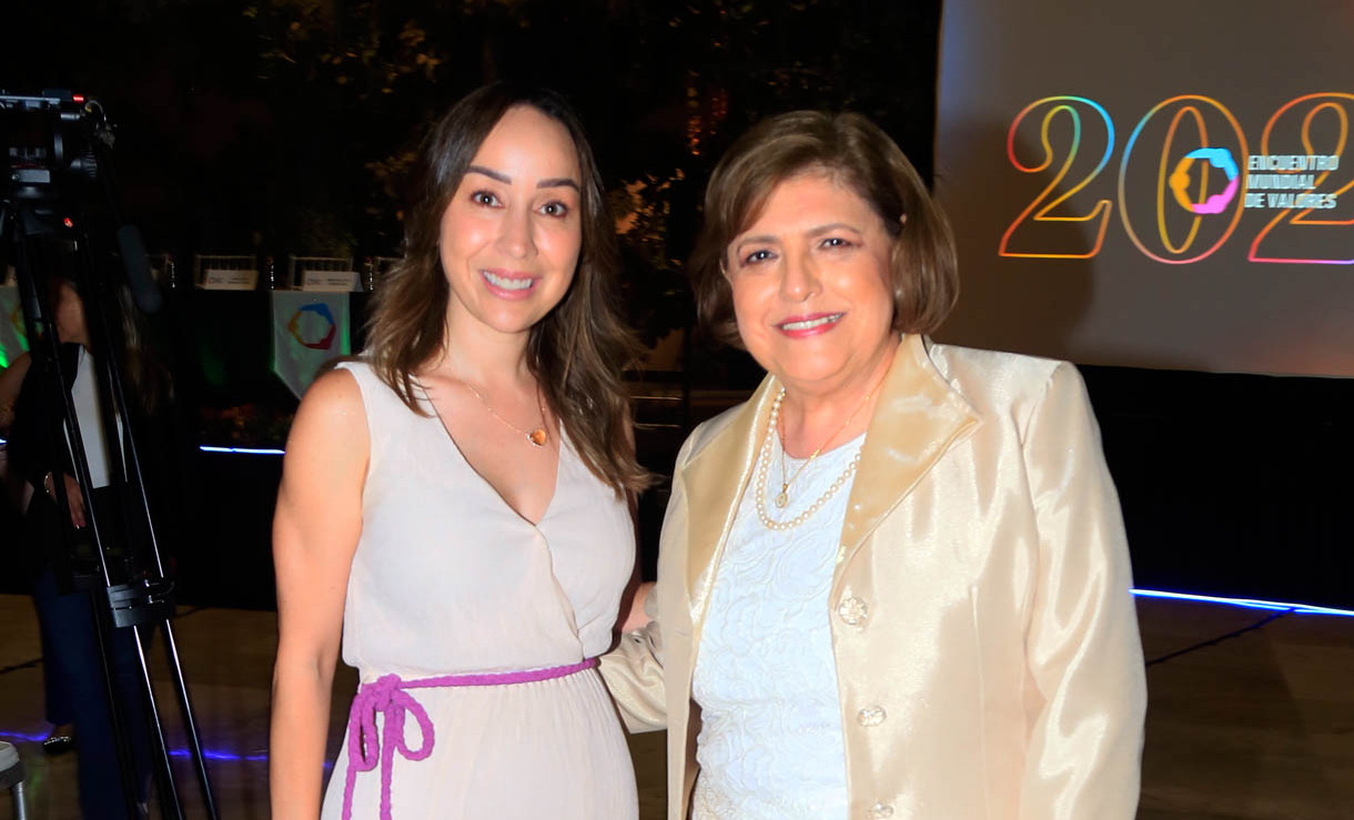 Marilú García de Colosio y Cristina González Parás