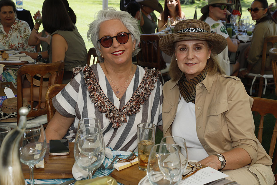 Georgina Velázquez y Elia Newton