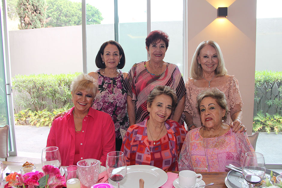 Lucy Castro, Blanca Ortìz, Mago Carranza, Lety Villalobos, Cecilia de Villarreal y María Elena Limón.